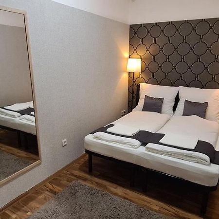 Elegant Apartment In The Hearth Of 부다페스트 외부 사진