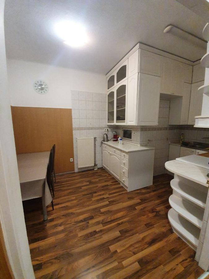 Elegant Apartment In The Hearth Of 부다페스트 외부 사진