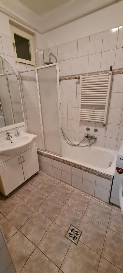 Elegant Apartment In The Hearth Of 부다페스트 외부 사진