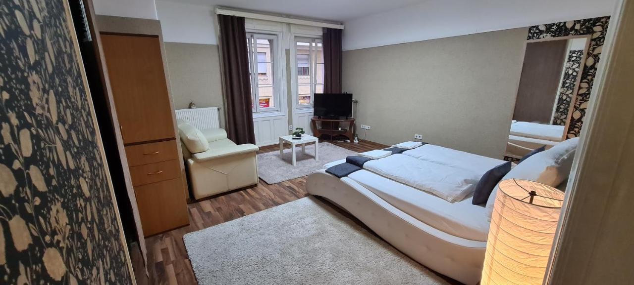Elegant Apartment In The Hearth Of 부다페스트 외부 사진
